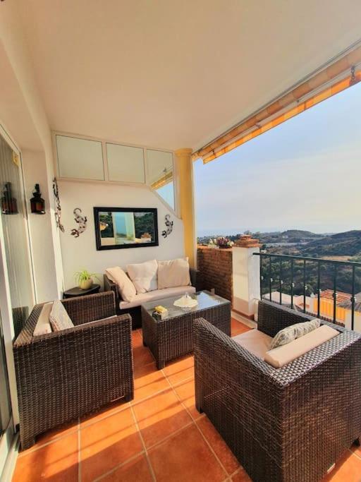 Atico Con Jacuzzi Vista Mar Y Montana Apartment มิฮาส ภายนอก รูปภาพ